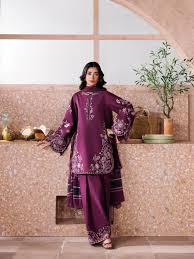 Zohra Embroidered  Winter 3PC Dhanak Embroidered Suit - kp33152