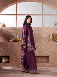 Zohra Embroidered  Winter 3PC Dhanak Embroidered Suit - kp33152