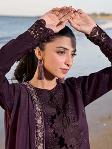 SR-IZ813 Lawn Chikenkari Embroidered 3pc With Lawn Embroidered Dupatta