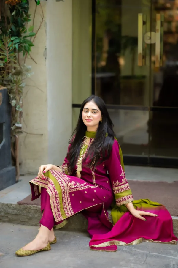 D-13 Lawn Embroided 3pc Suit With Bamber Chiffon Dupatta